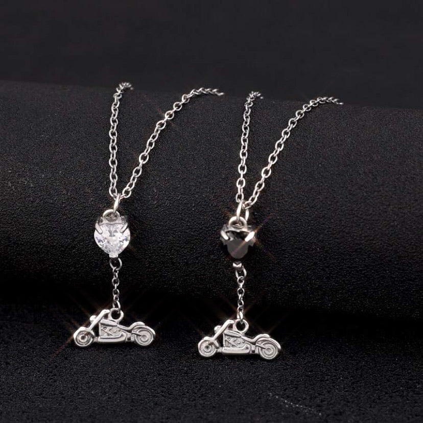 Sk2707N Heart Crystal Motorcycle Necklace - Clear Stone Necklaces