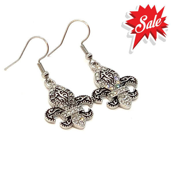 Sk2278E Fleur De Lis Mini 3/8’’ Wide Stainless Steel Crystal Earrings